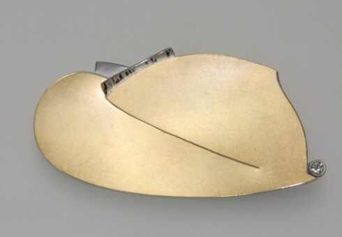 Gold-Brosche mit Brillant