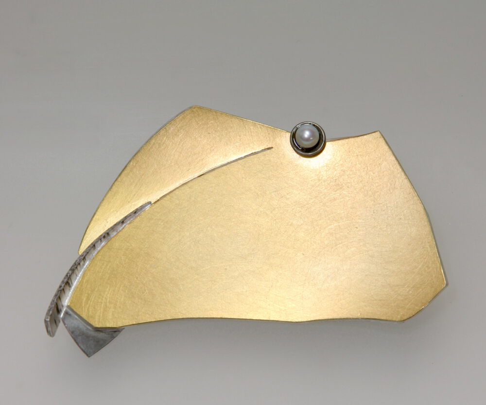 Gold-Brosche mit Perle