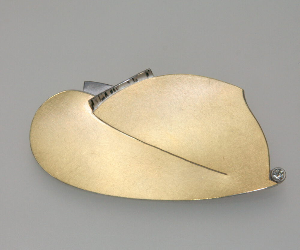 Gold-Brosche mit Brillant