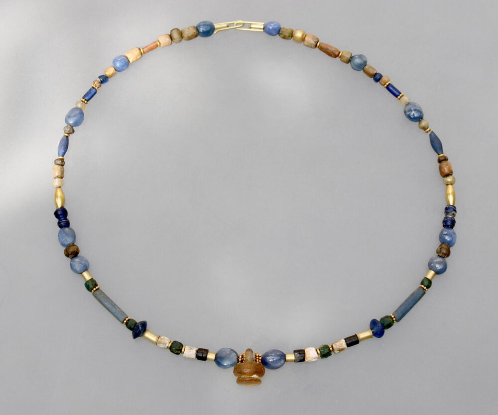 Kette mit antiken römischen Glasperlen und Saphiren